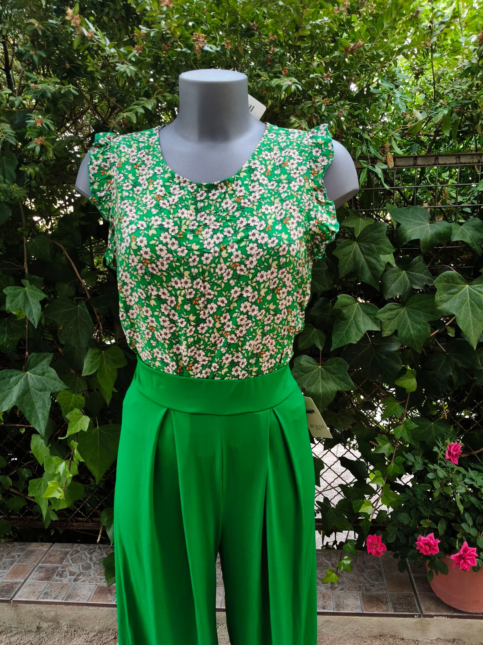Blusa verde con estampado floral